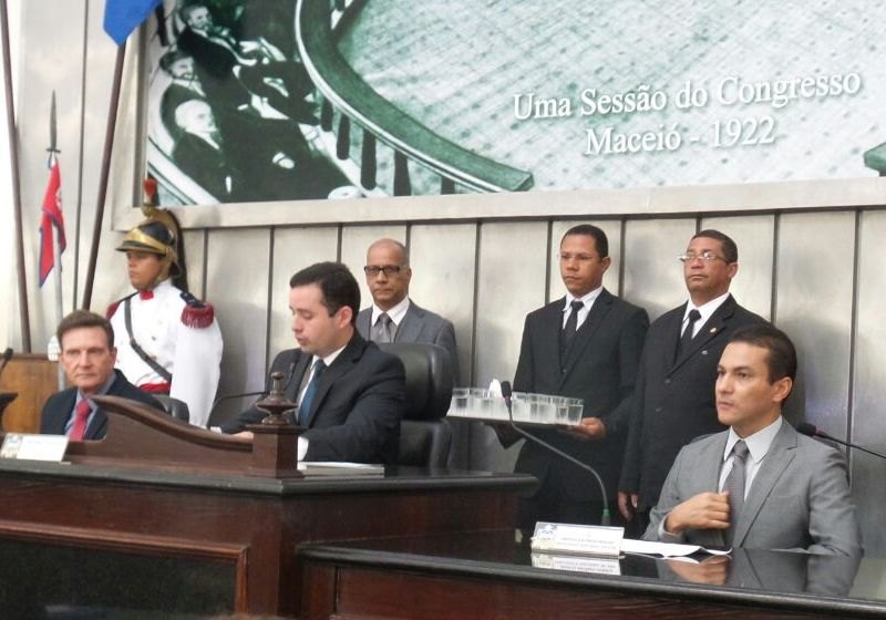 Senador Marcelo Crivella e presidente do PRB recebem comendas na ALE (Crédito: Bruno Felix/TNH1)