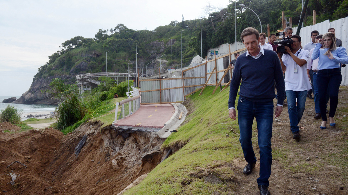 Crivella visita obras da ciclovia tim maia Crivella visita obras da ciclovia tim maia